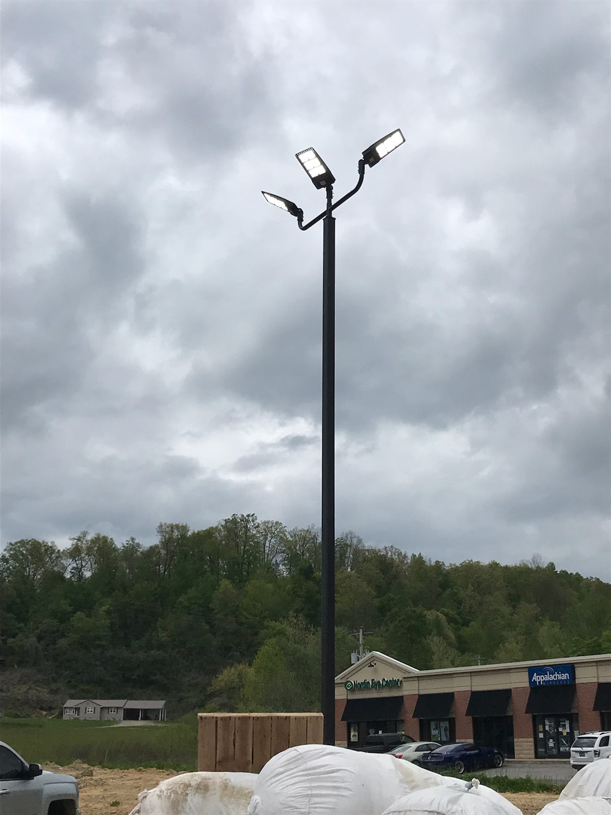 Steel Light Pole Brackets for Parking Lot Application